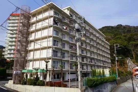 マンハイム熱海・バス停徒歩1分で利便性良好 共用施設充実のMS 2階