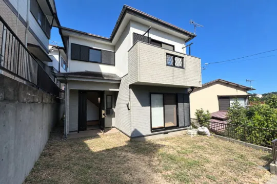 湯河原町吉浜・陽光あふれる南庭と緑豊かな眺望 水回りリフォーム済の中古戸建