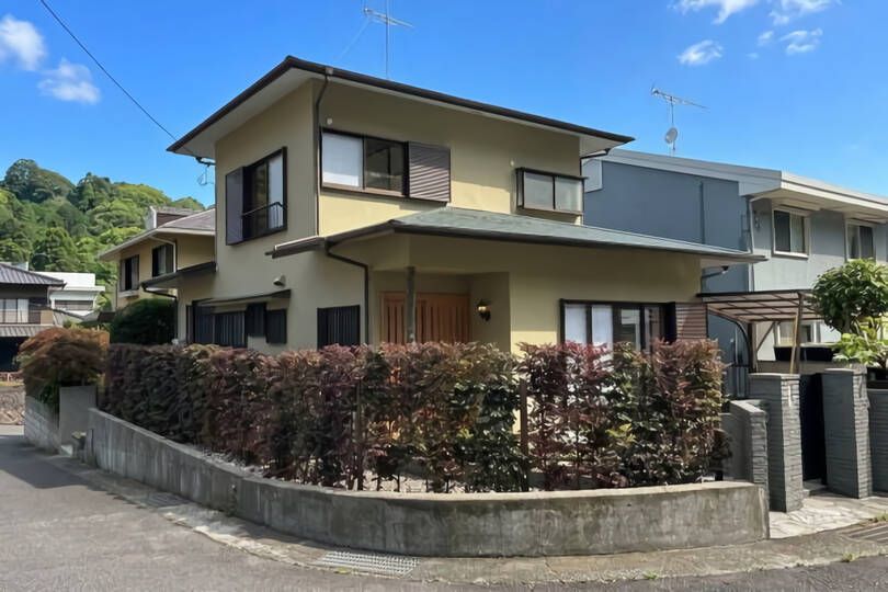 熱海市下多賀・R8年内外装リフォーム済のモダンな中古戸建 角地の外観