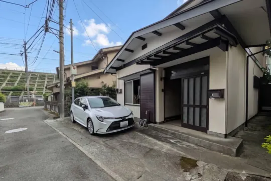 湯河原町宮下・街中平坦 駅徒歩圏&生活便良好の中古戸建