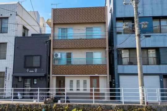 熱海市渚町・海まで約3分 初川沿い リフォーム済店舗付中古戸建