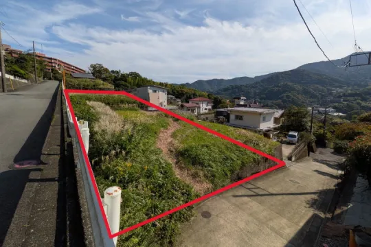 湯河原町宮上・若草分譲地内 約489坪 爽快な山並み望む温泉権4口付売地